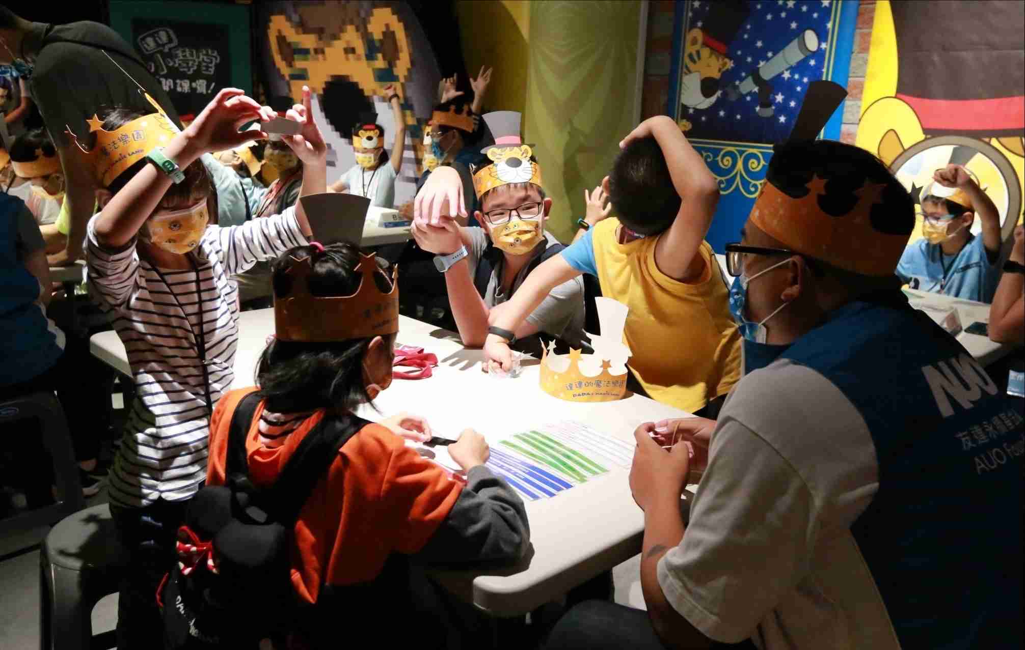 银河集团以永续理念推动全人教育计划，，，内外结盟储备科普教育人才，，，，荣获亚太永续行动奖社会共融面的金奖肯定