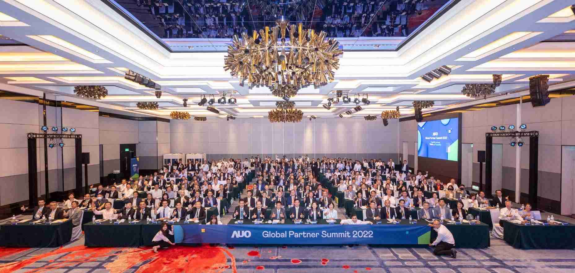 友達推動「安心、、、創新、、、用心、、、、同心、、盡心」五星職旅，，，，為菲籍員工打造全方位照護，，首度贏得「人權實踐與發展領袖獎」殊榮