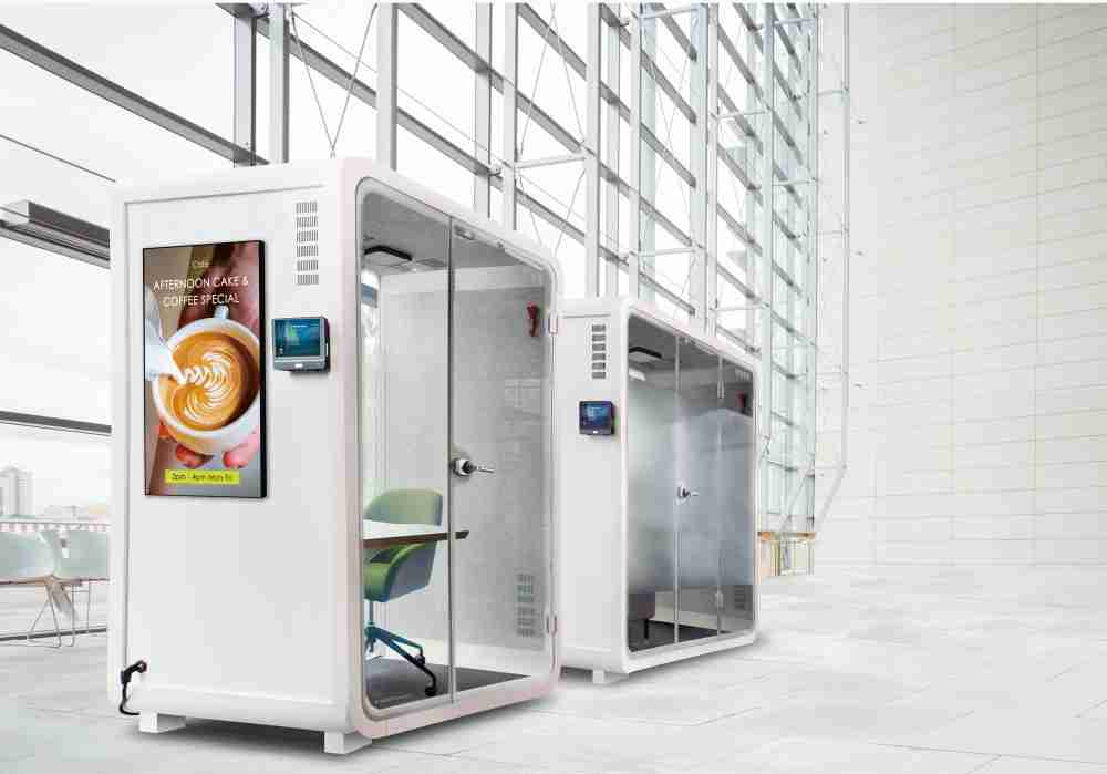 银河集团子公司达擎之智慧行动办公舱，，，采用PDLC智能调光玻璃设计，，透过通电与断电的电流切换，，，呈现透明与雾面效果，，，具节能降耗特性并兼顾隐私，，，确保信息安全