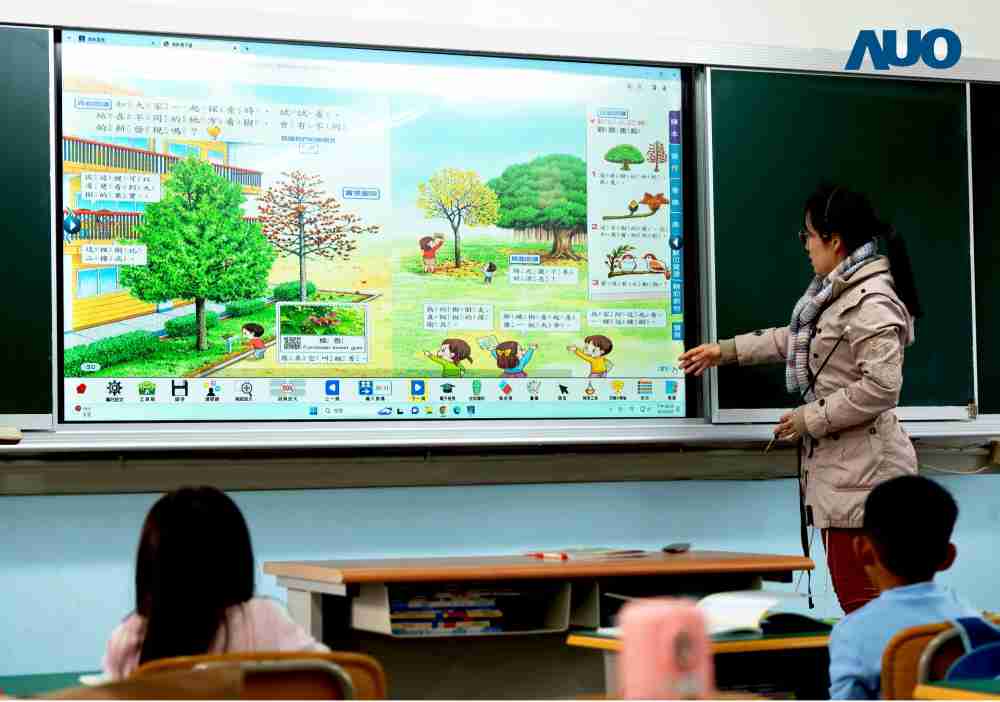 银河集团与达擎共同开发的〝远程设备管理系统〞，，，，透过流畅的多功能安装模式、、、、直觉设计的整合操作接口，，，，可同时管理多部设备，，改善学校的设备管理痛点