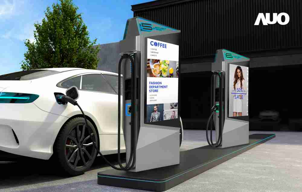 达擎 “55吋高亮度户外防水显示器”，，在阳光直射环境下仍可呈现清晰鲜明之影像质量，，可灵活安装于充电桩及智能电杆，，成为数字户外广告 （DOOH）最佳宣传利器